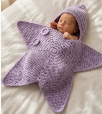 Star-shaped hooded baby outfit product view
