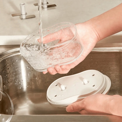 Hand-push garlic crusher kitchen tool detail